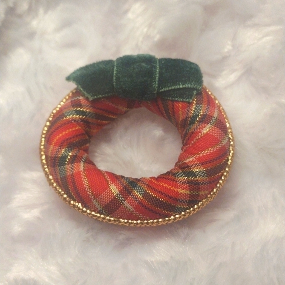 𝅺1984 Vintage Avon wreath brooch super cute Christmas vibes 2"